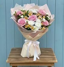 Букет цветов из:  Гвоздики, Орхидеи и Розы #REPLACE_PRED# Рождествено