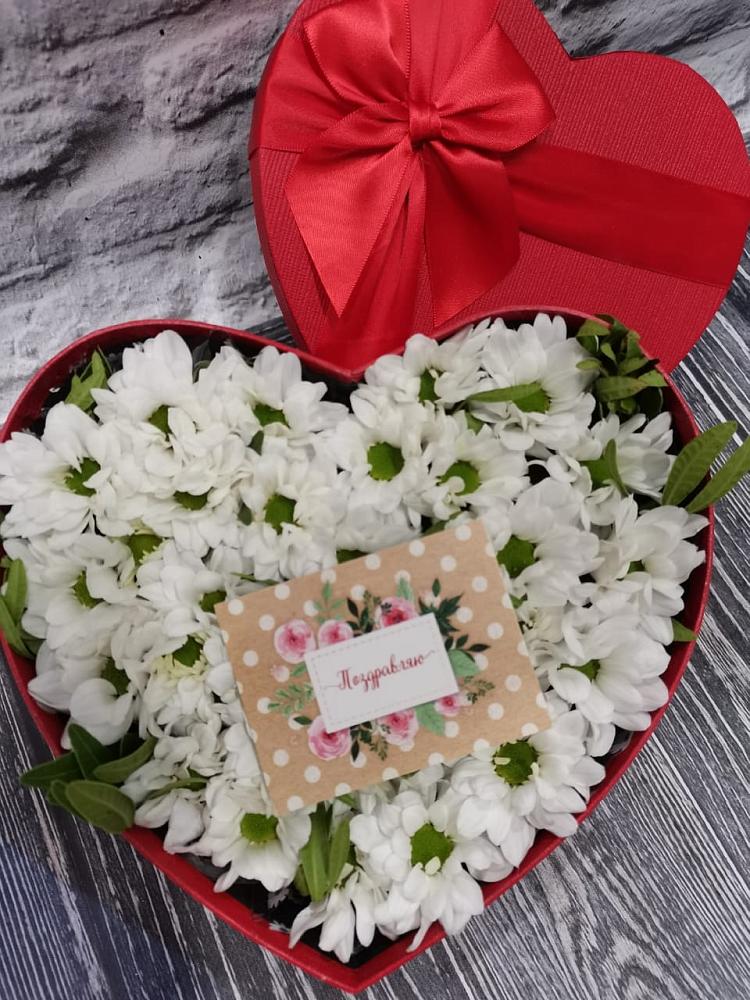 Цветочная композиция из Хризантемы в виде сердца в Рождествено