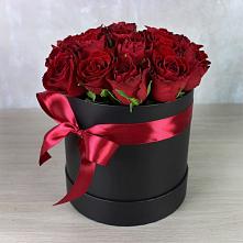 Цветочная композиция из Розы в шляпной коробке в Рождествено